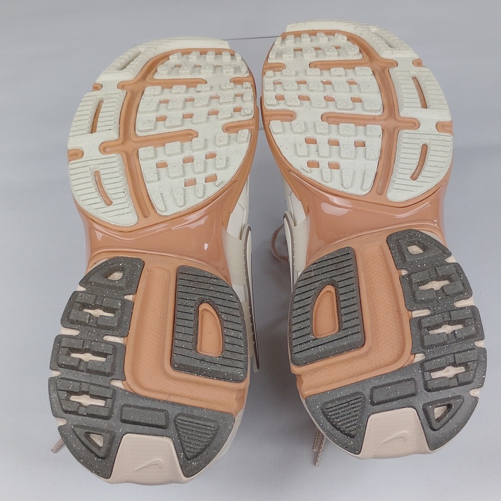 Nike Women's White and Peach Athletic Sneakers - Picture 15 of 16